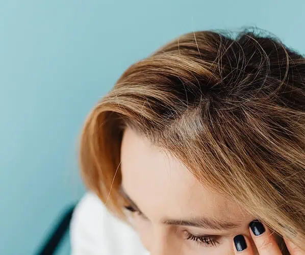Specjalistyczna trychologia w praktyce: diagnostyka, terapia i uzupełnianie włosów
